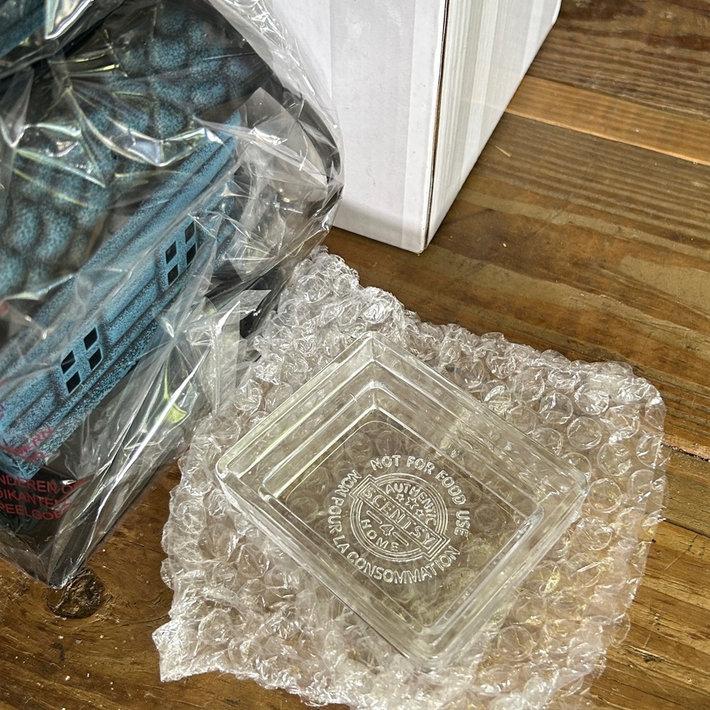 Scentsy Festive Haunting Good Time Warmer BNIB - Picture 5 of 7